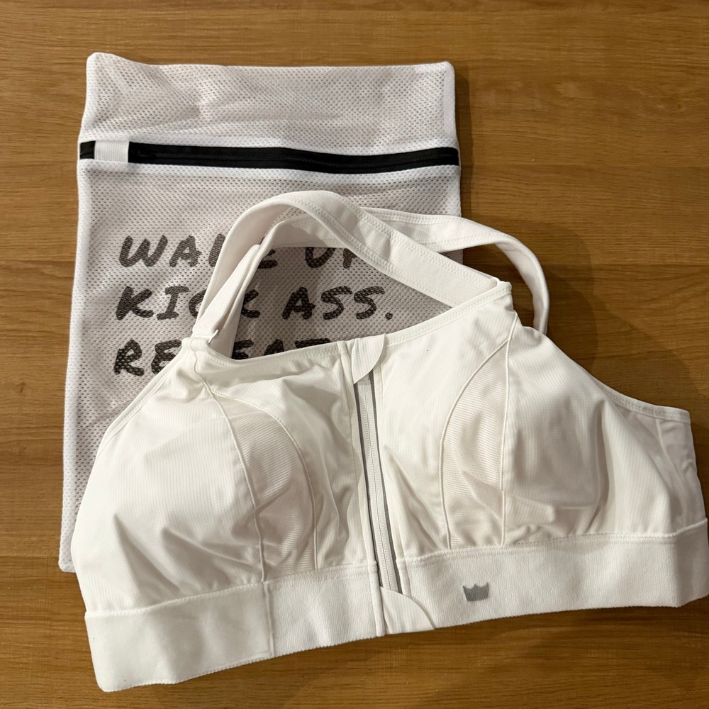 SHEFIT NWOT Ultimate Sports Bra White Size 2 Luxe High Impact Front Zip Wash Bag